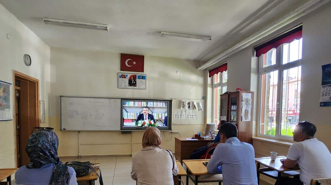 Öğretmenlerimiz Sene Sonu Mesleki Çalışmalarına Başladı